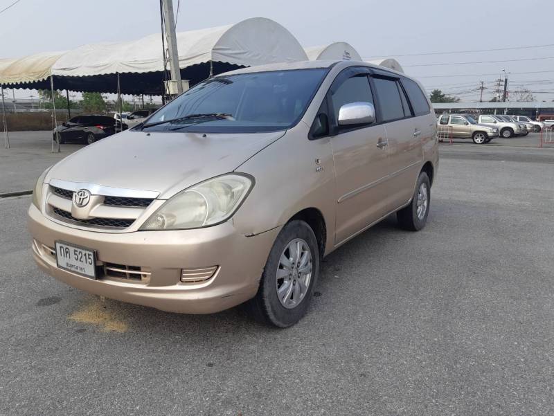 TOYOTA INNOVA