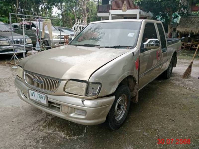 ISUZU SPACE CAB SLX